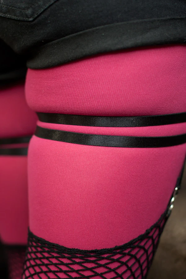 Dual Strap & Heart Elastic Thigh Garter - Image 5