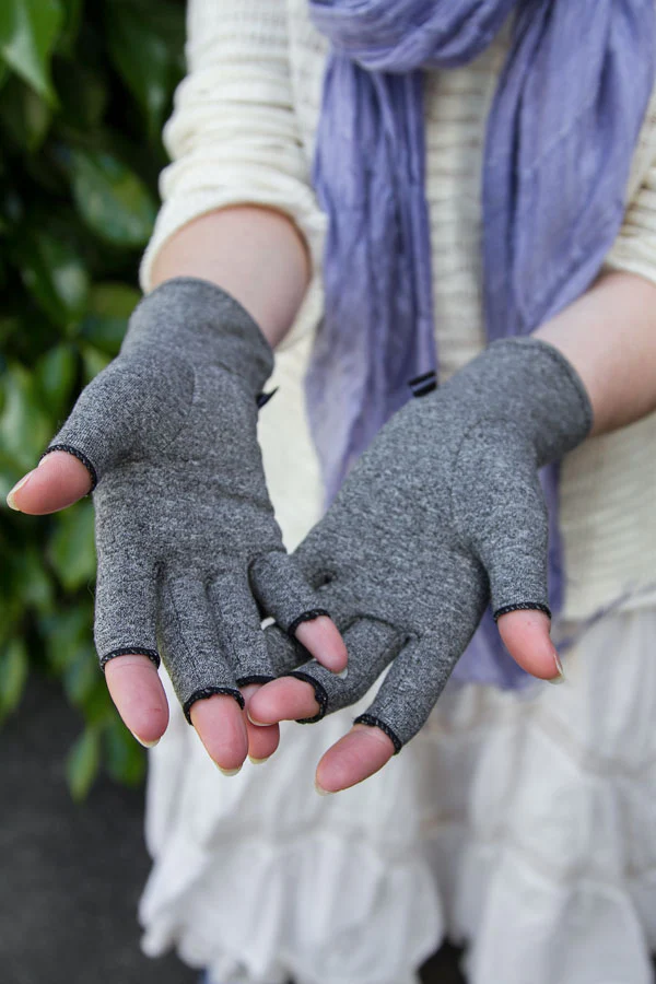 Imak Compression Fingerless Gloves - Image 4