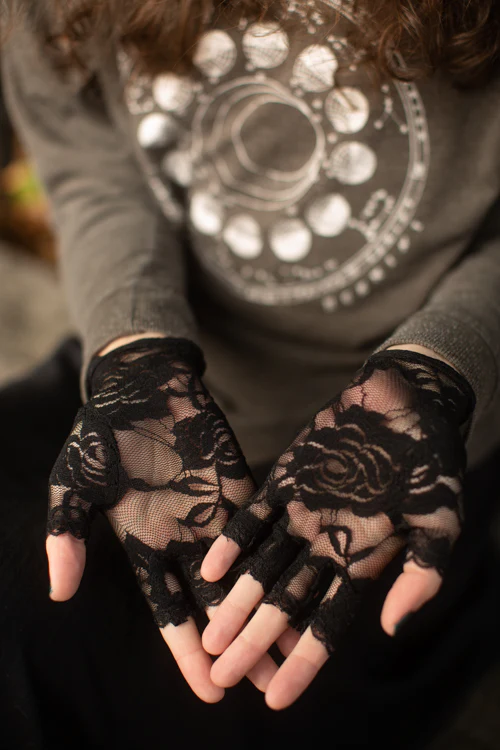 Lace Keyhole Fingerless Gloves - Image 3