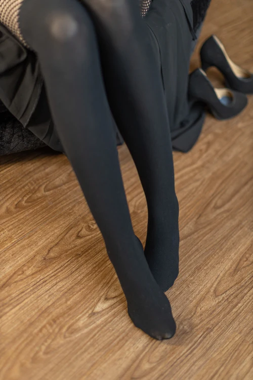 Opaque Garter Illusion Tights with Net Detail - Image 5
