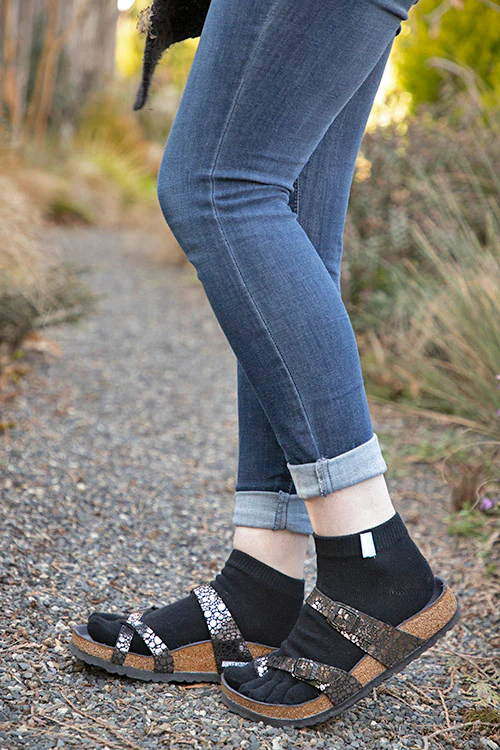 Solid Anklet Toe Socks - Image 3