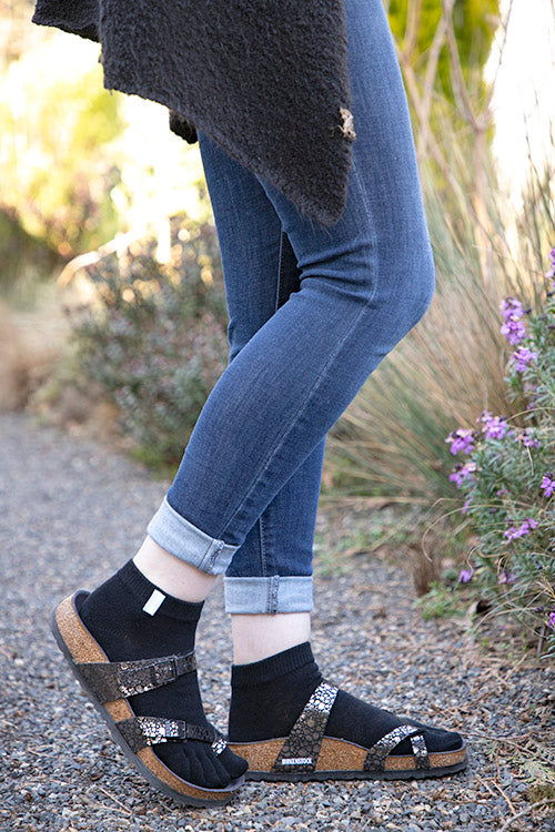 Solid Anklet Toe Socks - Image 4