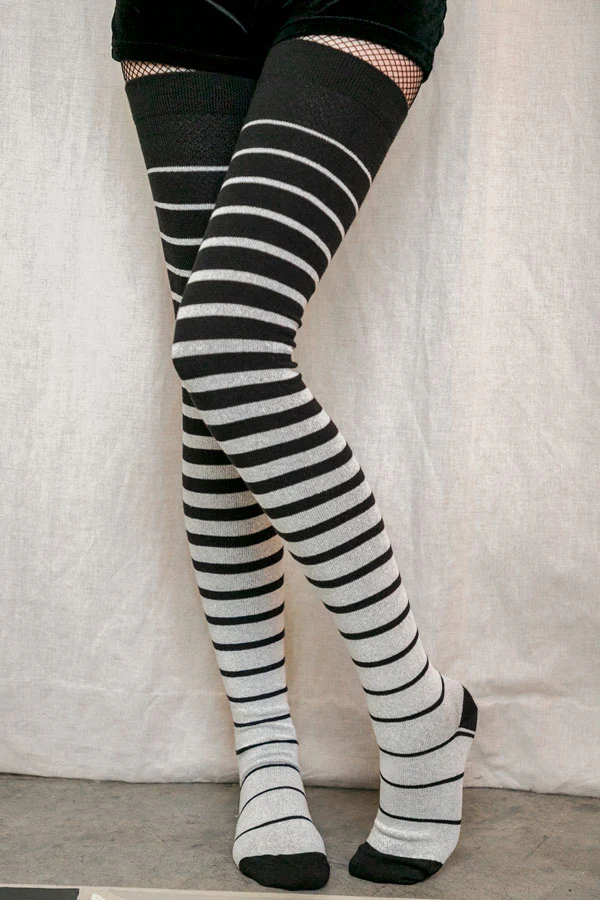 XL-FOOT Longer Gradient Striped Extraordinary Socks - Image 5